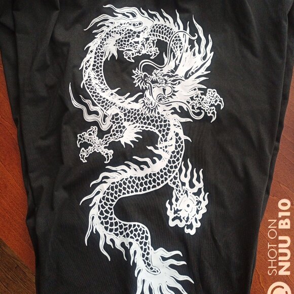 Thrifted Women's Plus Size (5XL) 28W-30W Dragon Graphic High-Rise Leggings - Picture 3 of 6